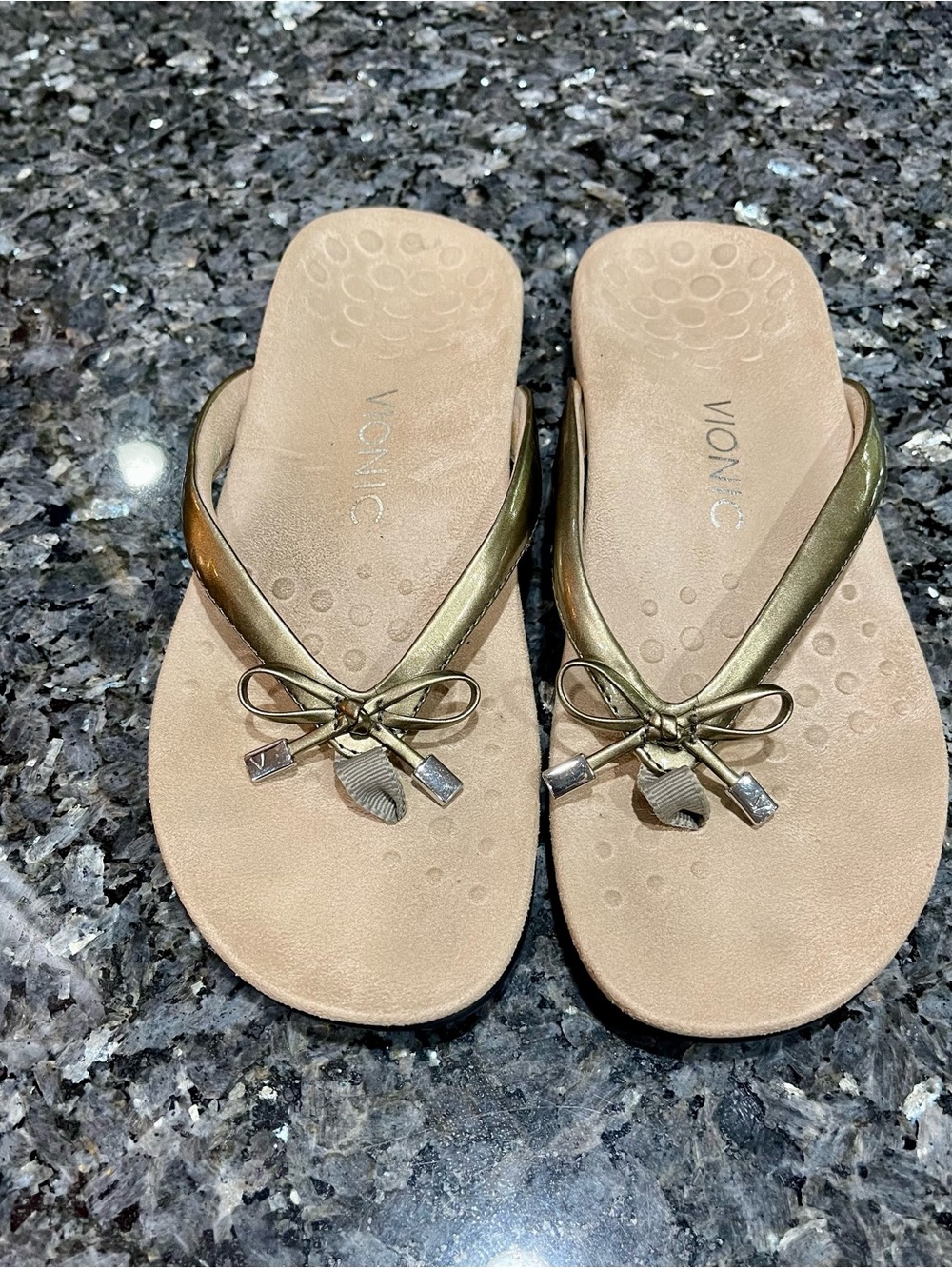 Vionic Bella II Pewter Bow Thong Sandals 8
